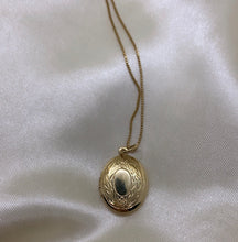 Load image into Gallery viewer, LOCKET NECKLACE

